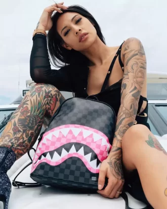 TIBURONES EN CANDY SAVAGE