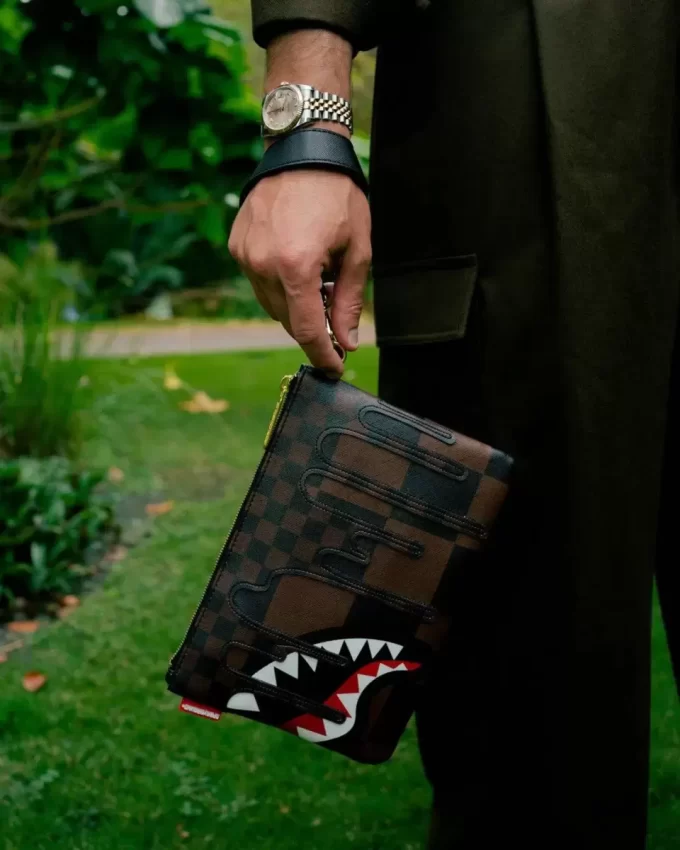 XTC SHARKS EN PARÍS CROSSOVER CLUTCH XTC SHARKS EN PARÍS CROSSOVER CLUTCH